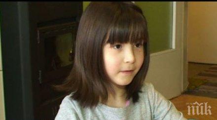 шокиращо учителки държат дете порок сърцето килер