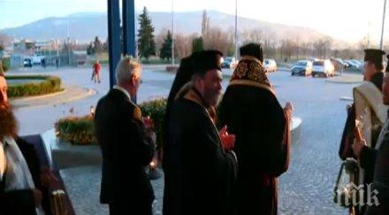 благодатният огън кацна българия свещеници вземат епархиите