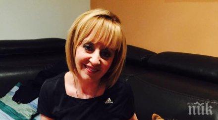 мая манолова показа яйцата снимка