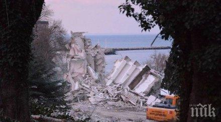 погребаха работниците загинали руините варненския хотел