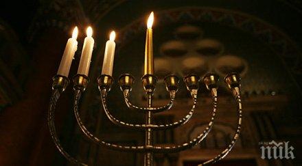 историята човека сам гради църкви