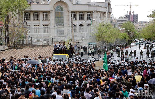 Стотици иранци протестираха пред посолството на Саудитска Арабия в Техеран