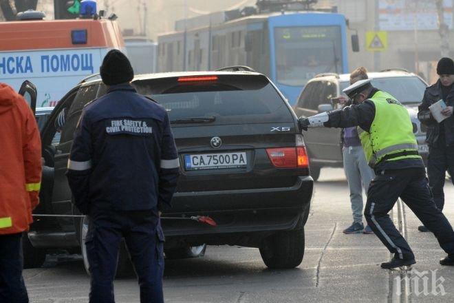 САМО в ПИК! Шок! Автомафията се развихри! БМВ-та и Ровъри изчезват с бясна скорост! Отключват ги за секунди! Все още не са хванати бандитите, които откраднаха джипа на племенника на Бойко!