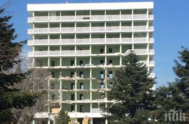 Днес погребват жертвите на срутилия се хотел Вероника