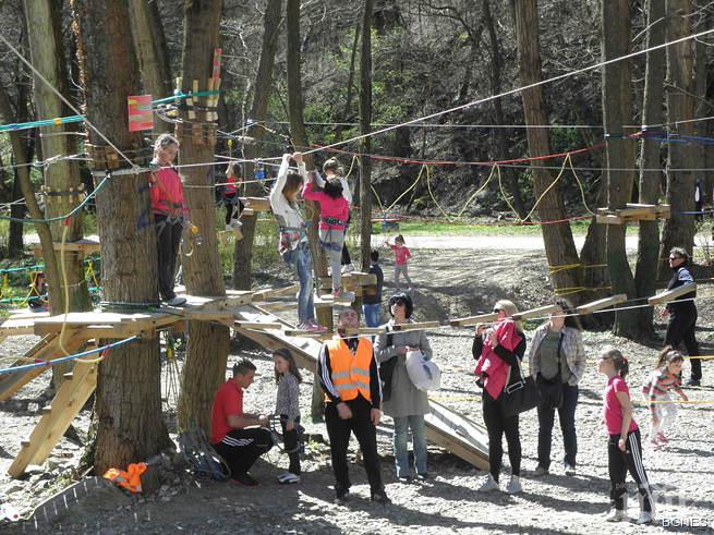 Деца и младежи се превръщат във въжеиграчи над Благоевград
