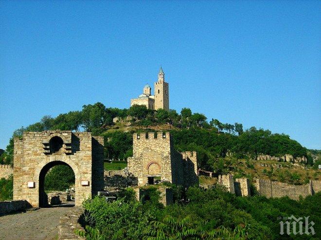 Близо 3000 души посрещнаха Великден на крепостта Царевец