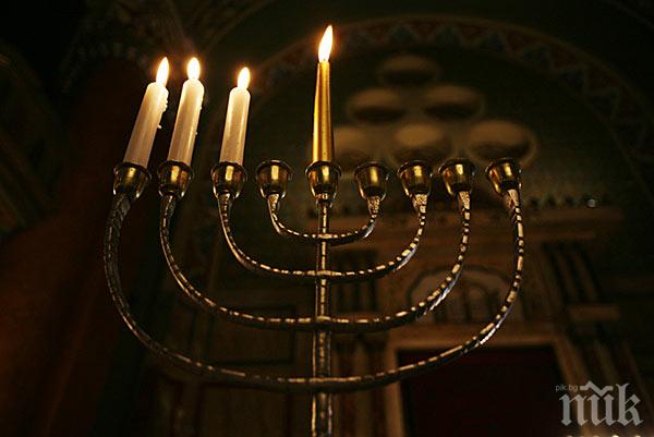 Историята на човека, който сам гради църкви