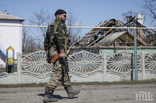Още три паметника от съветско време съборени в Украйна  