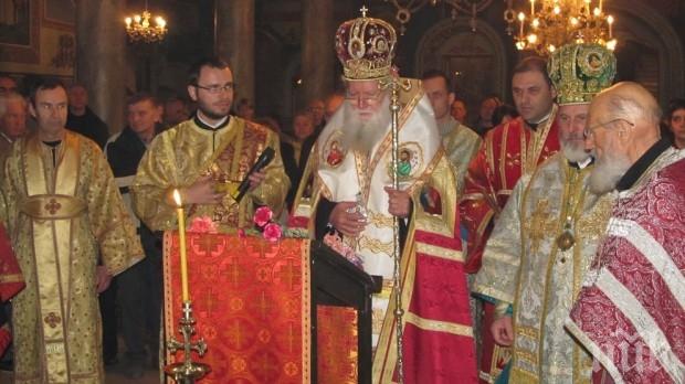 Миряните в Русе почетоха Възкресение Христово