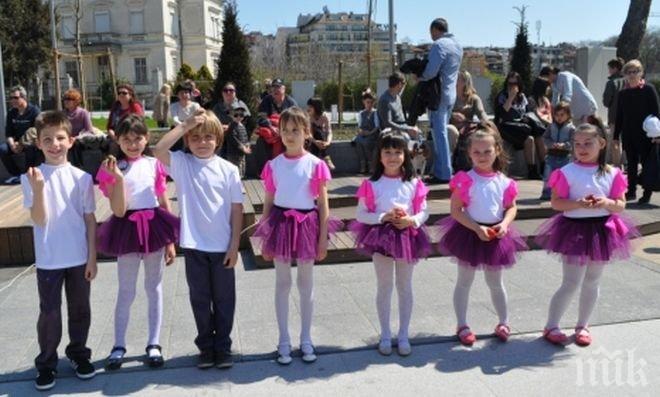 Празничен концерт на открито събра стотици бургазлии на Великден