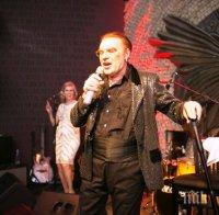 Само в ПИК! Фризьор се изгаври с Васко Кеца - певецът светна като морков (снимка)