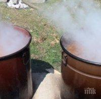 Стотици благоевградчани хапнаха от великденския курбан на общината