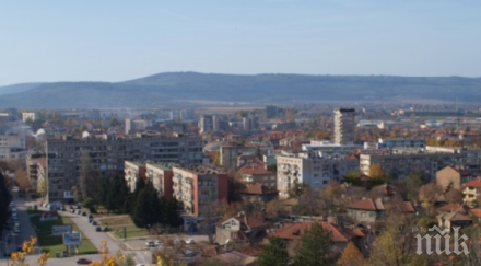 почистваща машина пропадна градския фонтан търговище