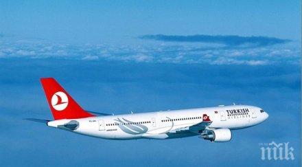 самолет приземи аварийно заради човек багажното отделение