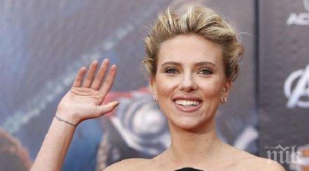 скарлет йохансон избягва тръби майчинството