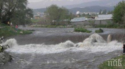 зловещо разкритие годишният едмонд потънал струма хванал бас лева