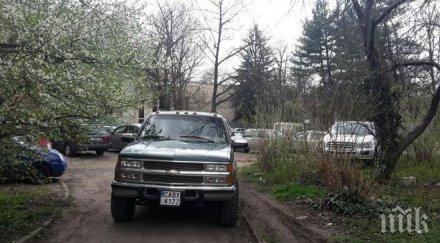 наглеци грамадни джипове стъпкаха театър софия безумци гаврят белите дробове града