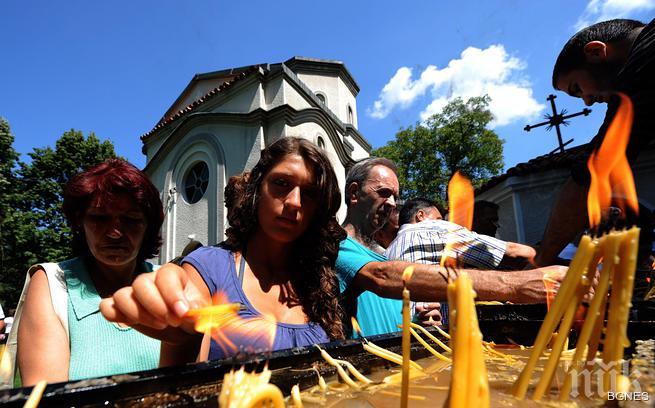 Няколко хиляди българи посрещнаха Великден в Охрид