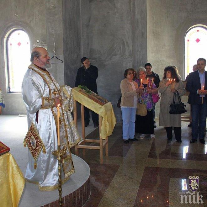 1 000 души присъстваха на литургията Второ Възкресение във Велико Търново