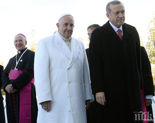 Думата геноцид на папата разгневи властите в Анкара