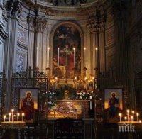 Позлатяват и вдигат иконостаса в църквата “Свети Николай”
