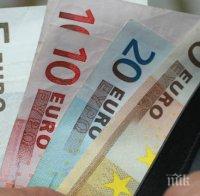 Майтап! Хасковски кмет даде килим за пране, от него изпадаха забравени пачки с 500-еврови банкноти