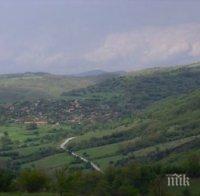 Подпочвени води бликат в селски къщи