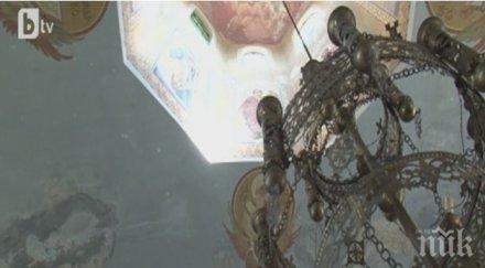 влага унищожава стенописите църквата миндя