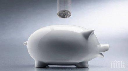 спестяванията партиите стопили наполовина