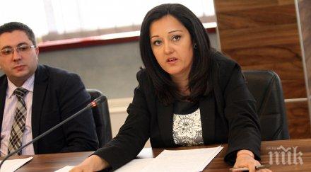 освен корал правят делфин еко плаж