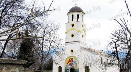 скандал обществена поръчка фирма взе авансово 200 бона ремонт църква момента заковала един пирон