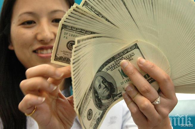 Американски бизнесмен реже заплатата си, вдига доходите на подчинените