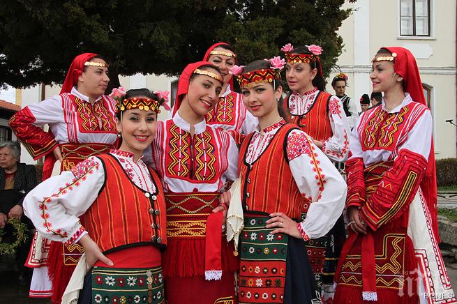 На Светла сряда се играе Ладино хоро