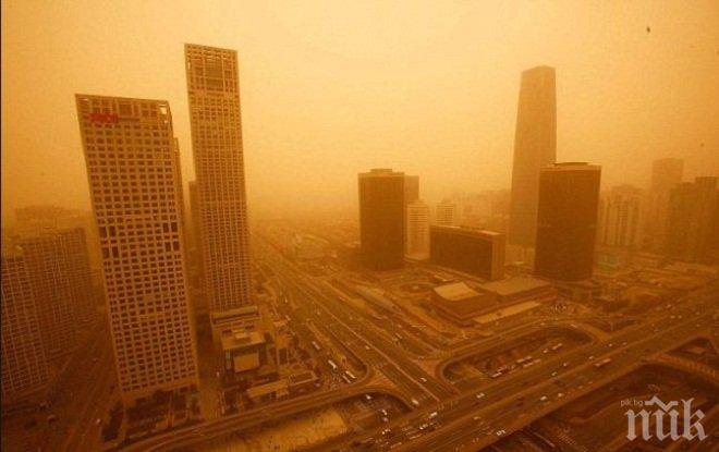 Невиждана пясъчна буря помете Пекин