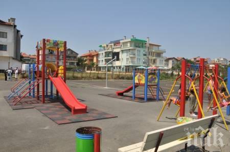 Варна ремонтира 130 площадки за игра
