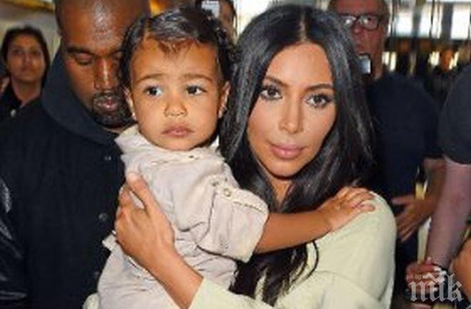 Ким и Кание покръстиха Норт, отново пръснаха куп пари