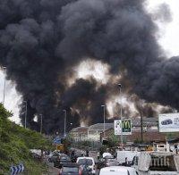 Огнен ад! Голям склад за текстил гори в Париж