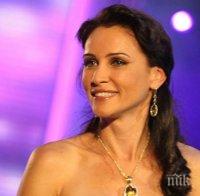 Само в ПИК! Радост Драганова плаши без грим - водещата шашка с лилав клин (шокиращи папарашки снимки)