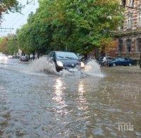 Синоптици от БАН: Нова аномалия! Хубавото време свършва - идват мощни порои и гръмотевици!