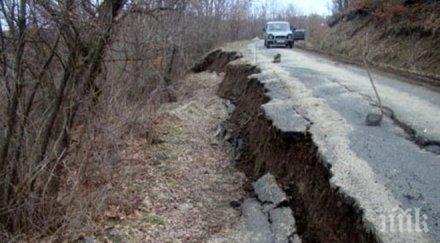 2000 души капан автобусите спряха вървят заради пропаднал мост