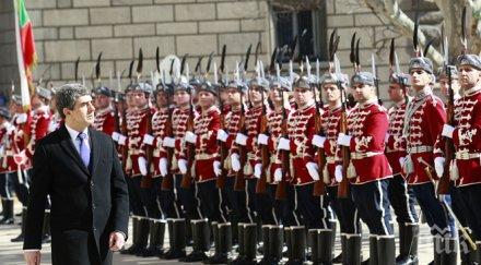 плевнелиев проблемите армията политизират