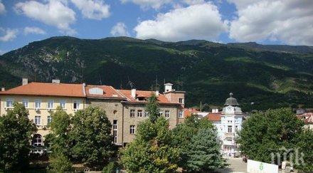 карлово спечели делото червената джамия