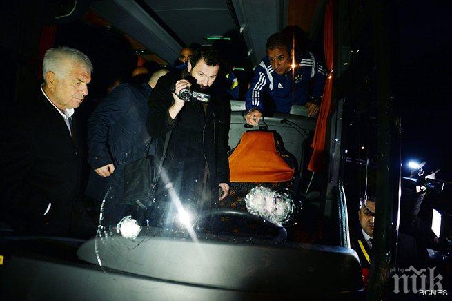 Фенербахче се връщат на терена след стрелбата по автобуса им