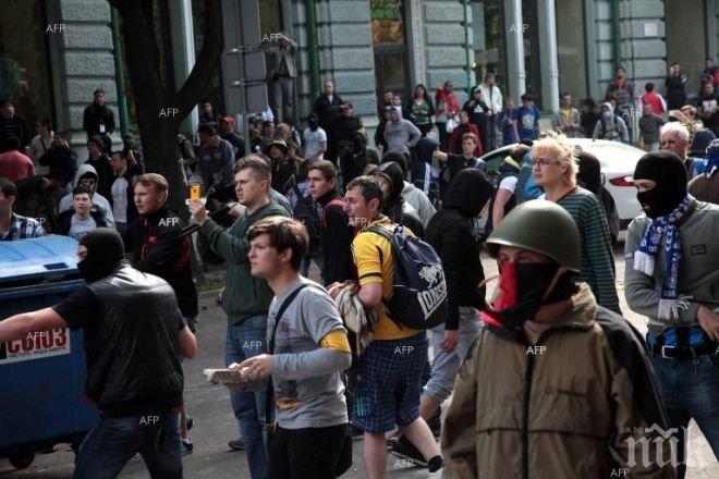 Националисти крещят в Одеса: Тук господарят е украинец! 