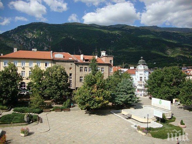 Карлово спечели делото за Червената джамия