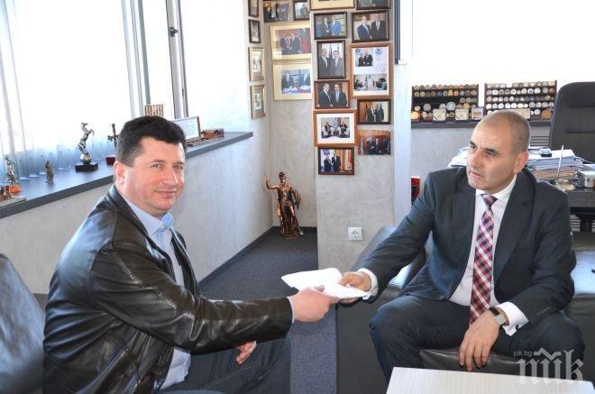 Цветанов дари 10 хил. лв. за саниране на училището в село Медени поляни