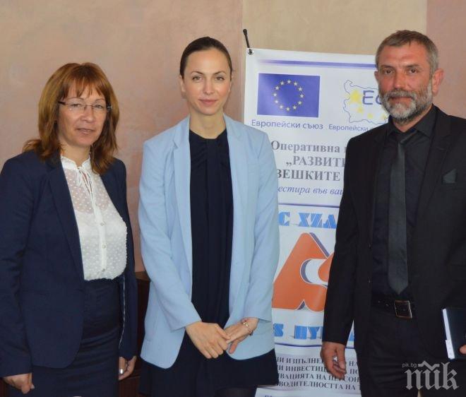 Евродепутатът Ева Паунова проведе работни срещи с бизнеса в град Казанлък