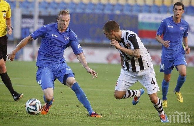 Левски загрява за лютата битка с Лудогорец срещу Локомотив (Пд)

