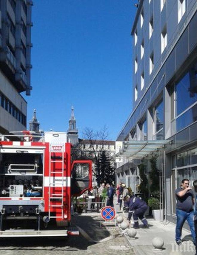 Огнен ад! Пожар избухна в сградата на Южен поток в столицата