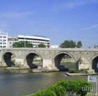 Скопие се побратимява със София